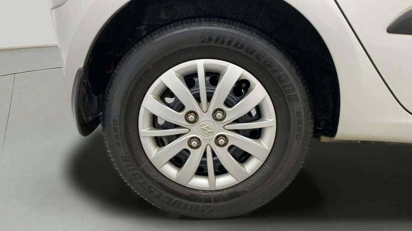 2013 Hyundai i10 MAGNA 1.2, Petrol, Manual, 42,658 km, Right Rear Wheel