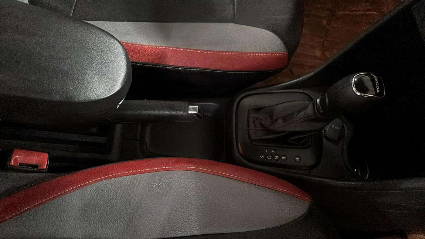 2018 Skoda Rapid STYLE 1.6 MPI AT, Petrol, Automatic, 71,766 km, Gear Lever