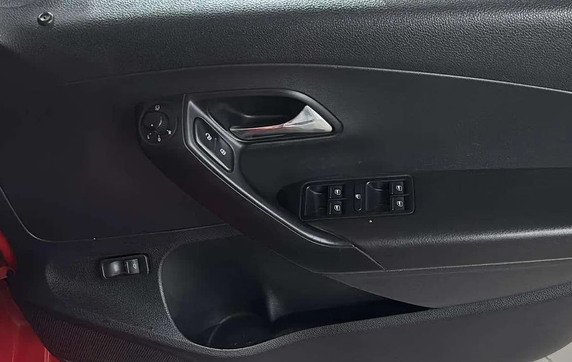 2018 Skoda Rapid STYLE 1.6 MPI AT, Petrol, Automatic, 71,766 km, Driver Side Door Panels Control