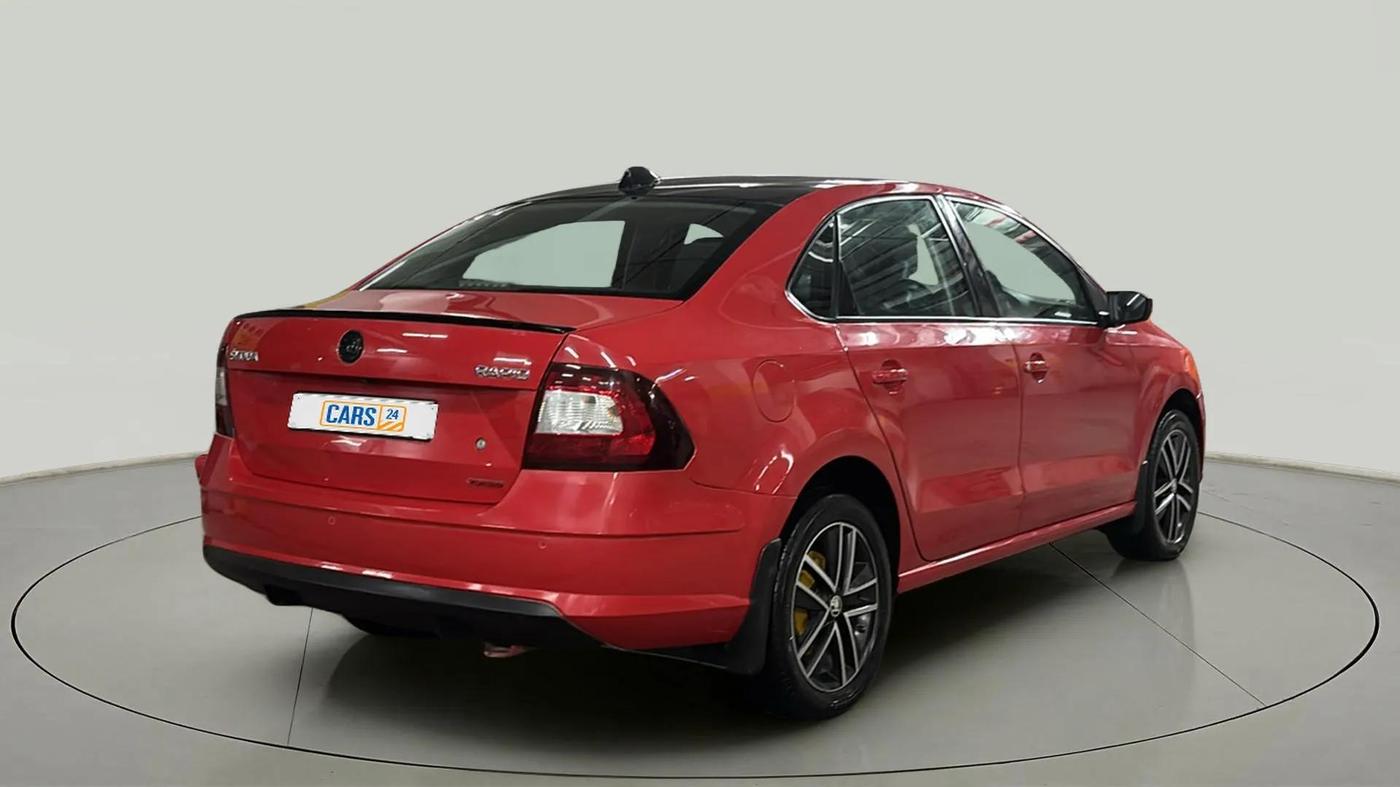 2018 Skoda Rapid STYLE 1.6 MPI AT, Petrol, Automatic, 71,766 km, Right Back Diagonal