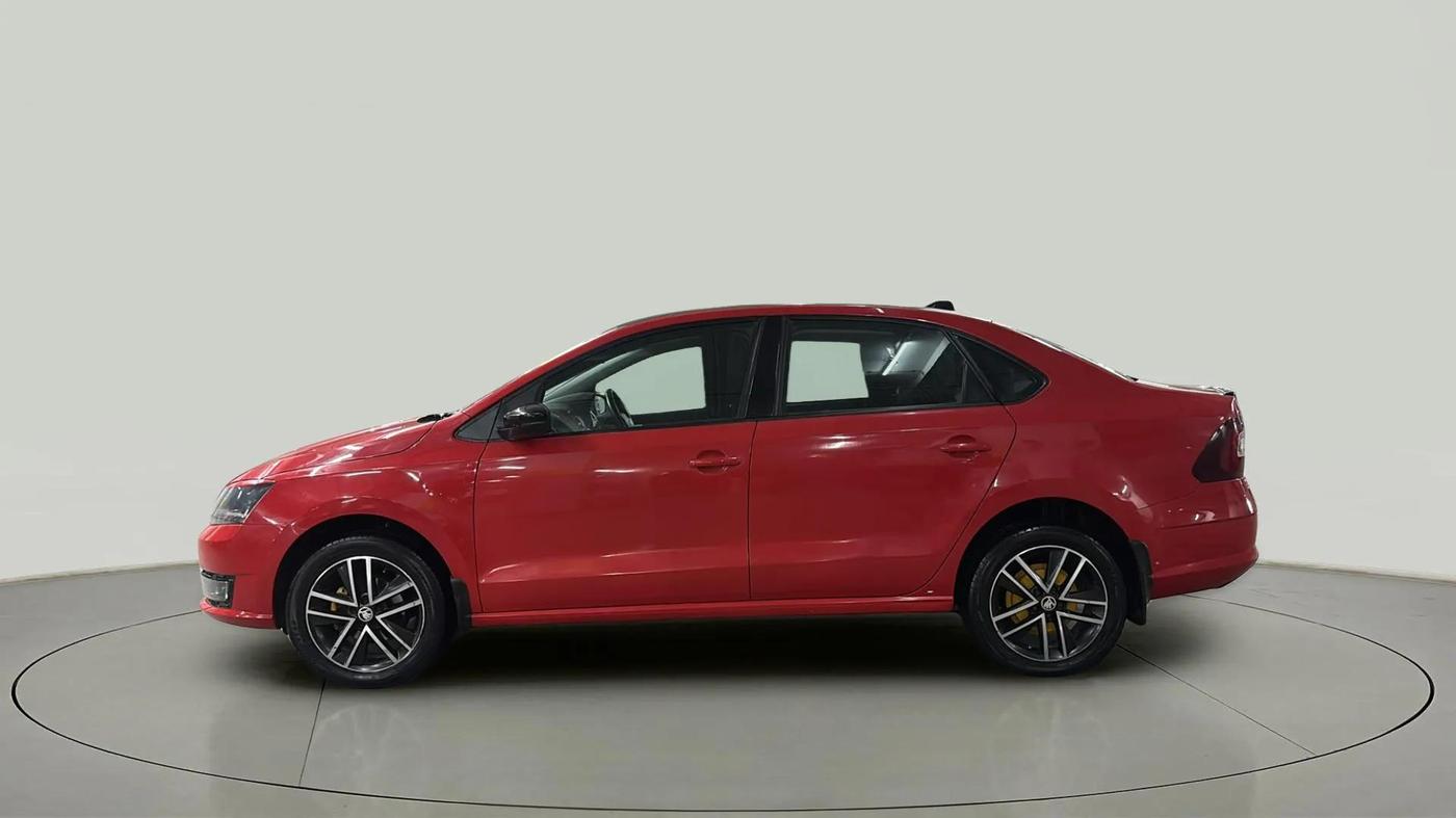 2018 Skoda Rapid STYLE 1.6 MPI AT, Petrol, Automatic, 71,766 km, Left Side