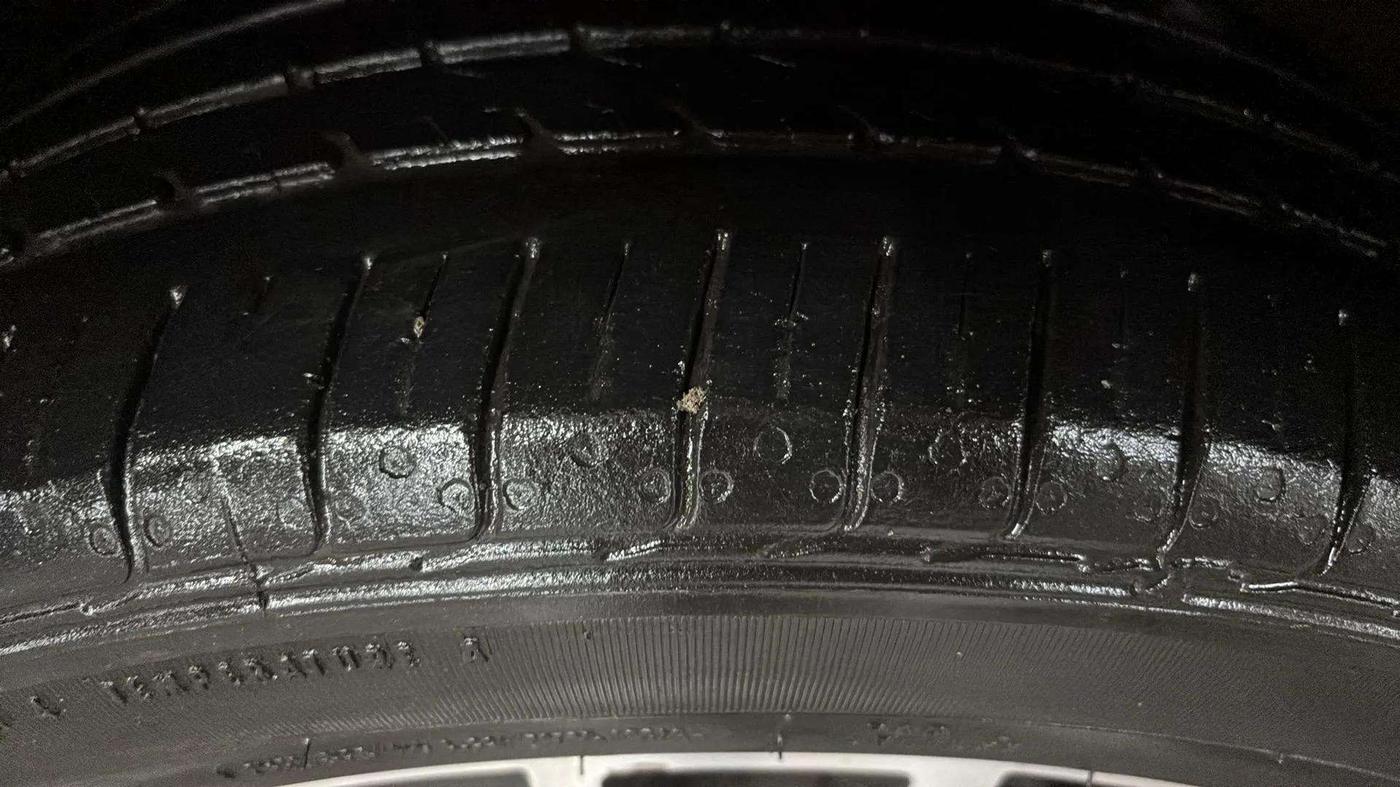 2018 Skoda Rapid STYLE 1.6 MPI AT, Petrol, Automatic, 71,766 km, Left Front Tyre Tread