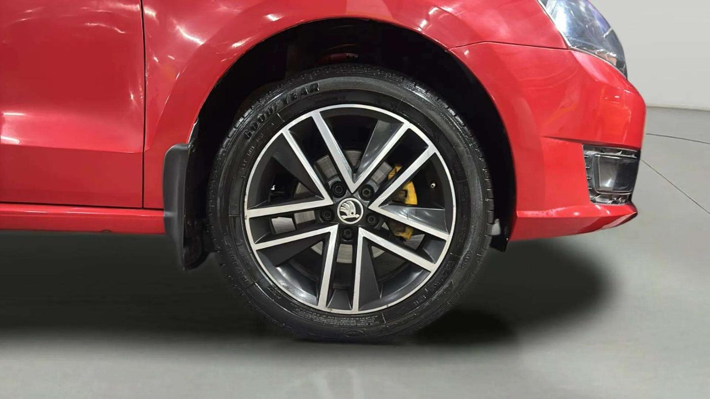2018 Skoda Rapid STYLE 1.6 MPI AT, Petrol, Automatic, 71,766 km, Right Front Wheel
