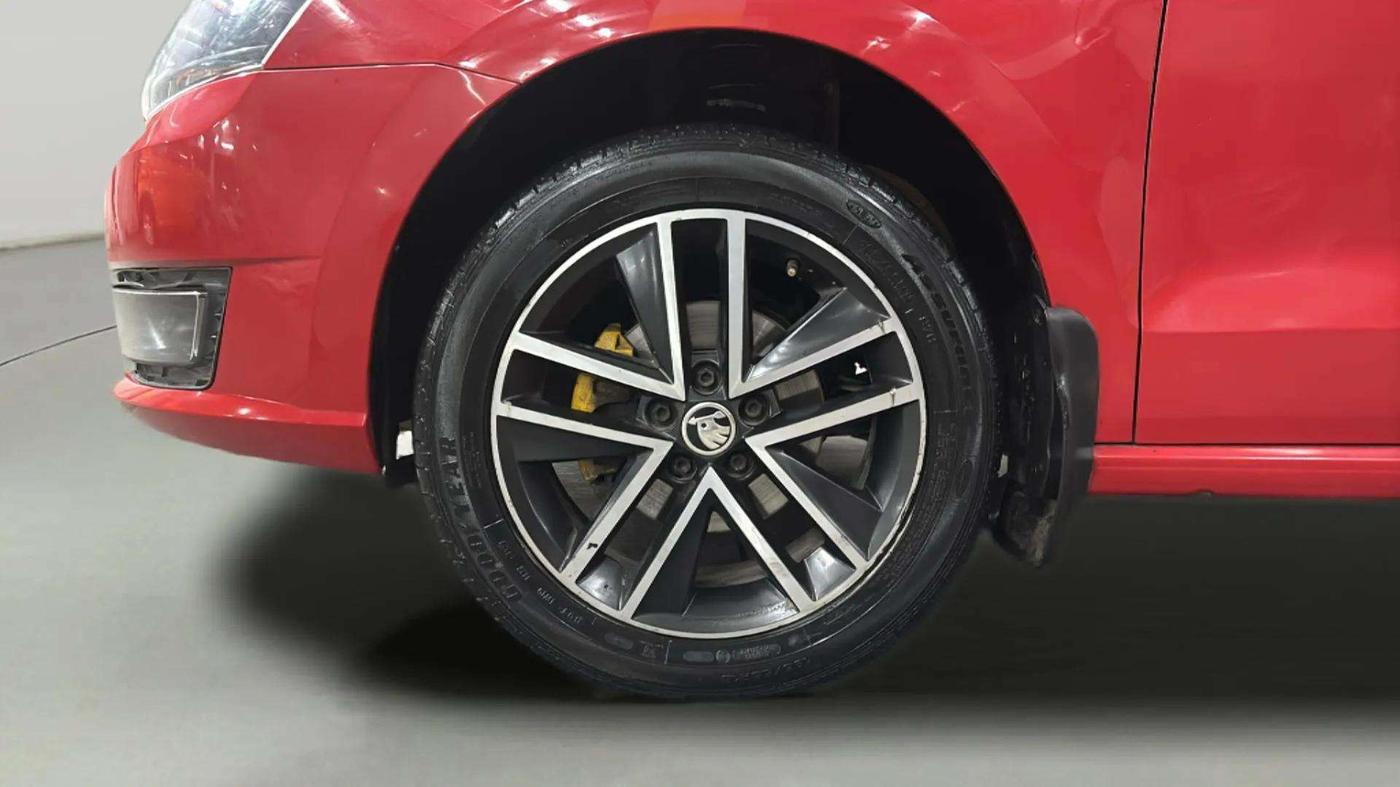 2018 Skoda Rapid STYLE 1.6 MPI AT, Petrol, Automatic, 71,766 km, Left Front Wheel