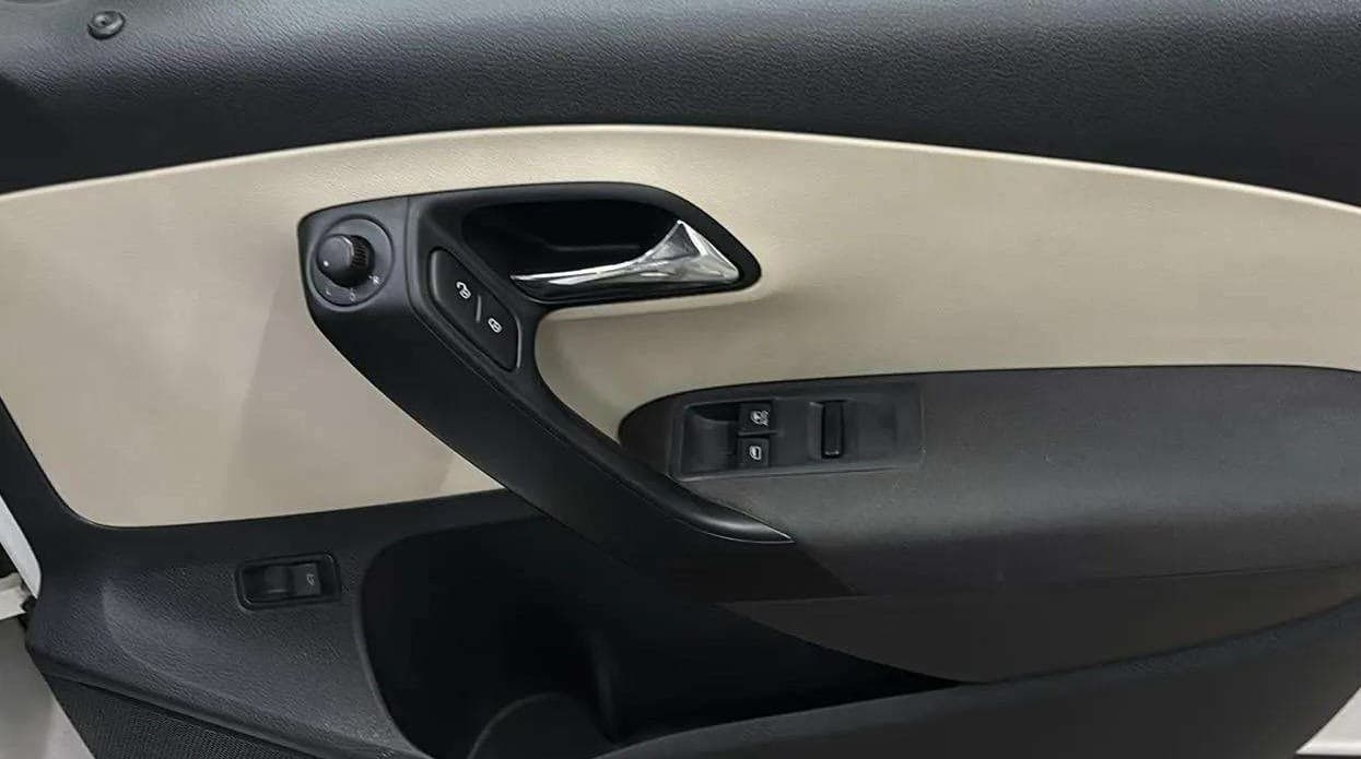 2020 Skoda Rapid ACTIVE 1.0 TSI, Petrol, Manual, 82,242 km, Driver Side Door Panels Control