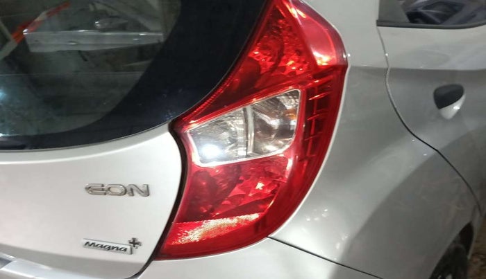 2015 Hyundai Eon MAGNA +, Petrol, Manual, 15,234 km, Right tail light - < 2 inches,no. = 2