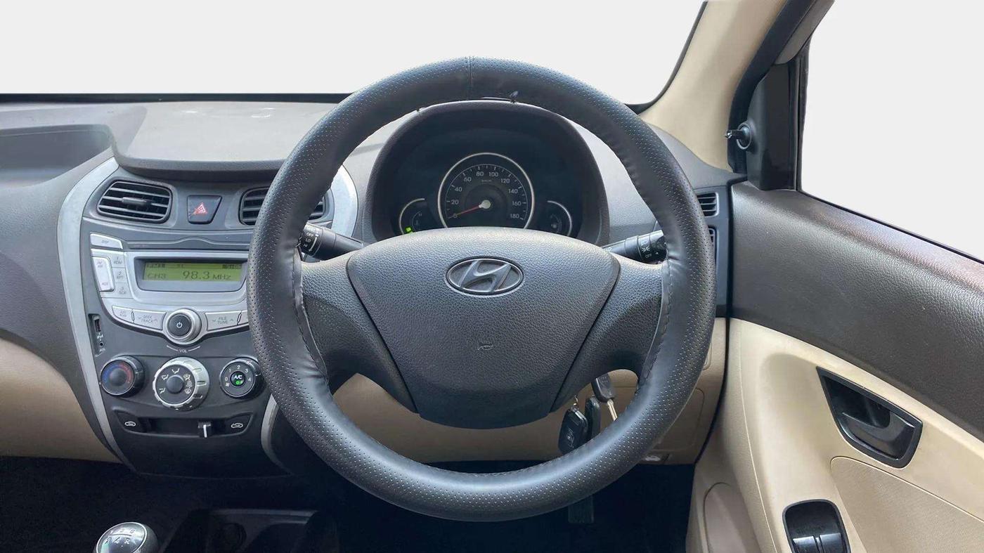 2015 Hyundai Eon MAGNA +, Petrol, Manual, 15,234 km, Steering Wheel Close Up