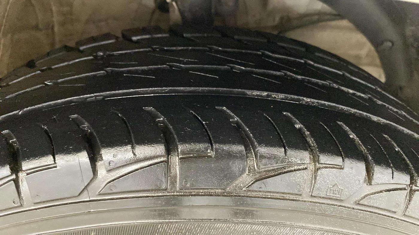 2020 Maruti Swift VXI, Petrol, Manual, 41,846 km, Right Front Tyre Tread