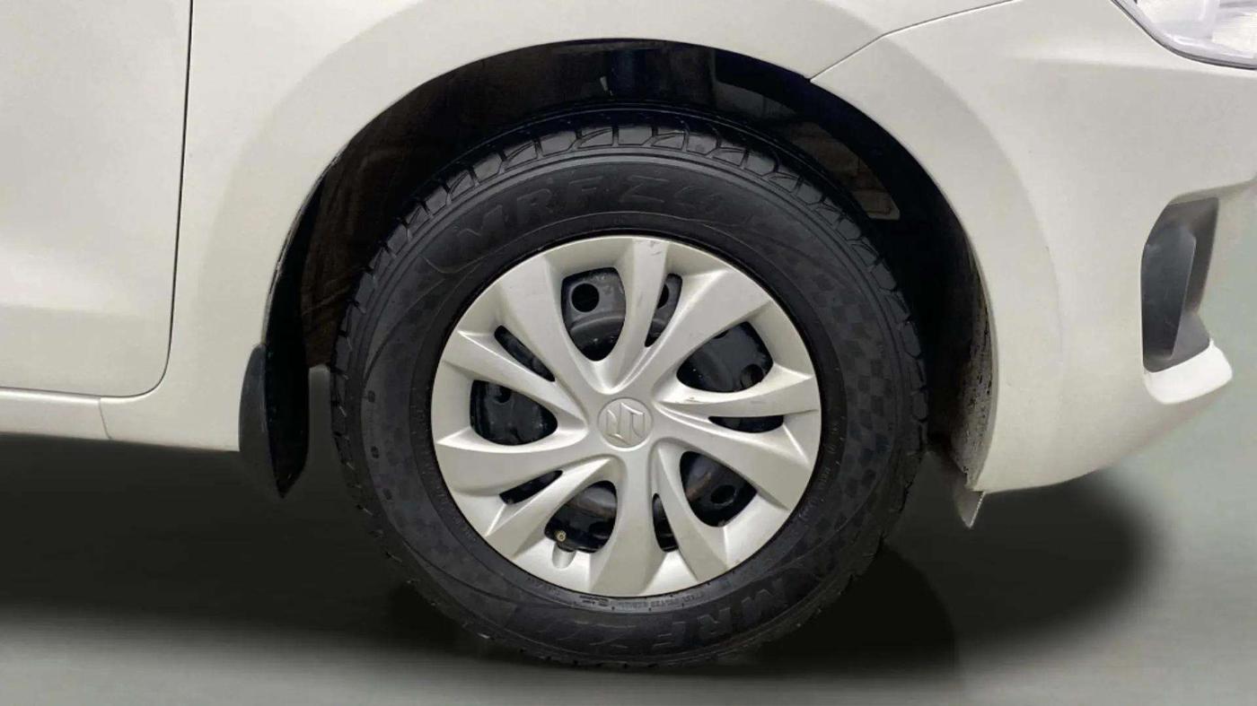 2020 Maruti Swift VXI, Petrol, Manual, 41,846 km, Right Front Wheel