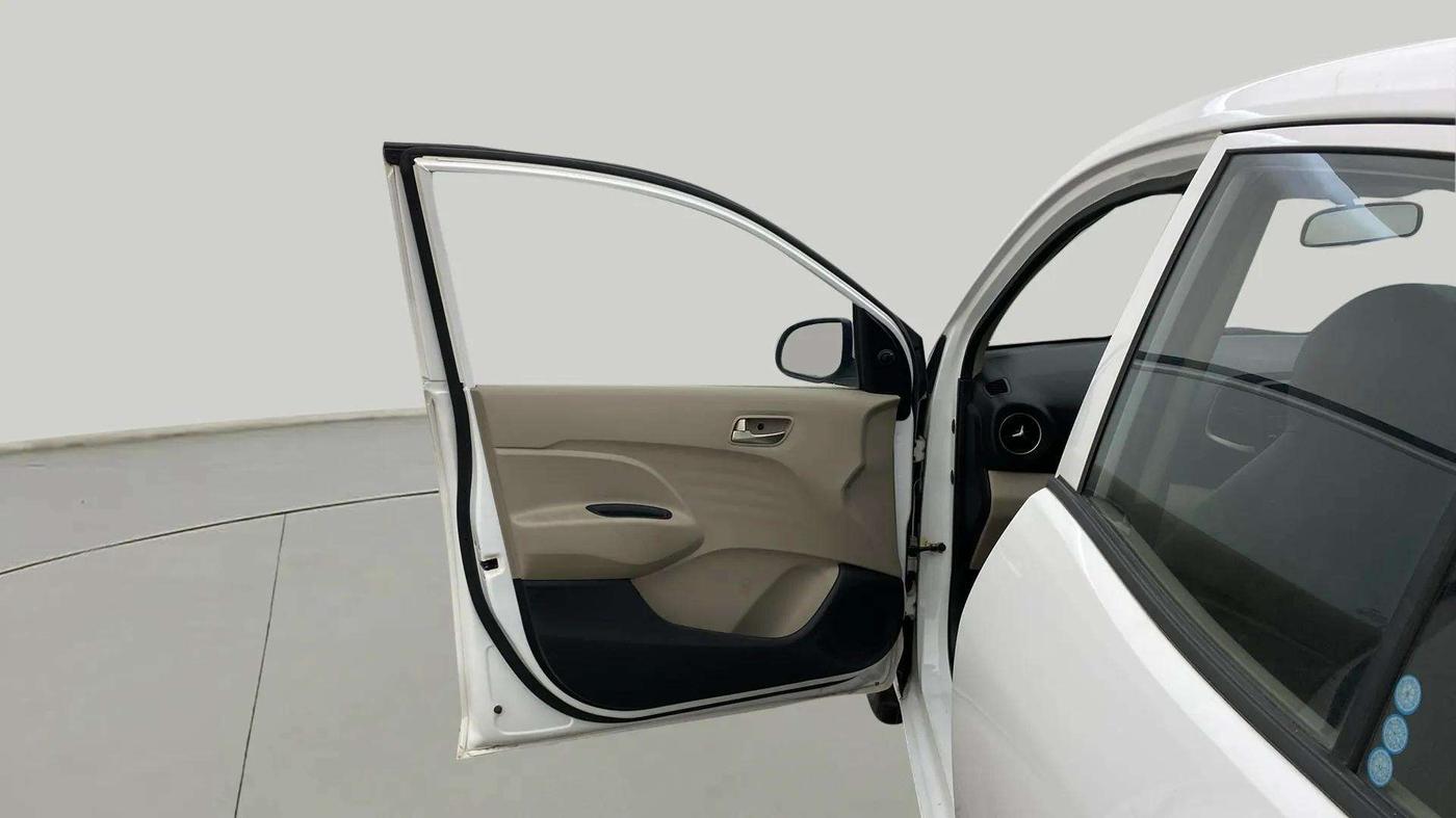 2018 Hyundai NEW SANTRO MAGNA, Petrol, Manual, 15,459 km, LHS Front Door
