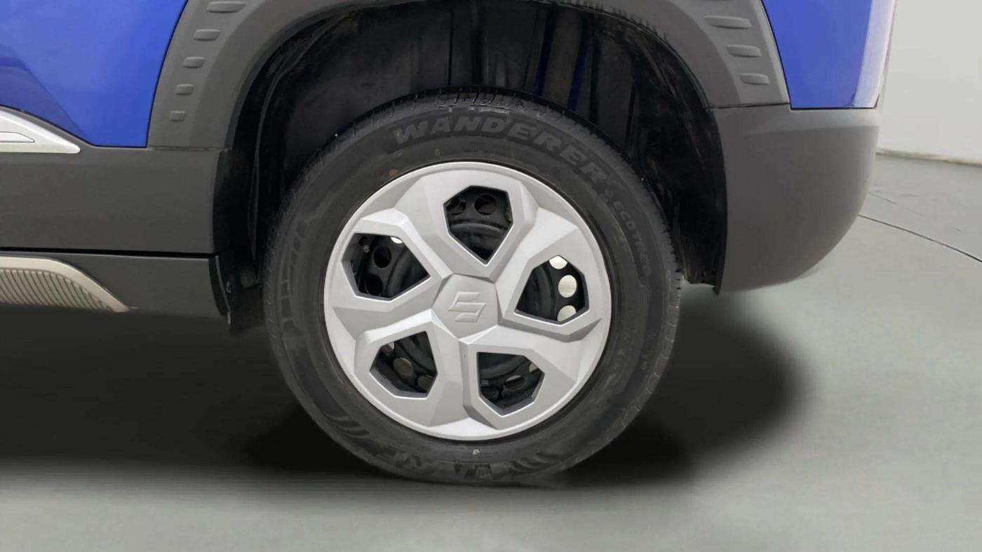 2023 Maruti BREZZA LXI SMART HYBRID, Petrol, Manual, 24,795 km, Left Rear Wheel