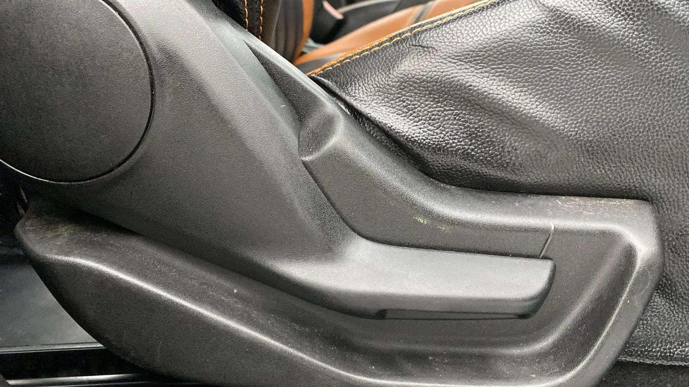 2023 Maruti BREZZA LXI SMART HYBRID, Petrol, Manual, 24,795 km, Driver Side Adjustment Panel