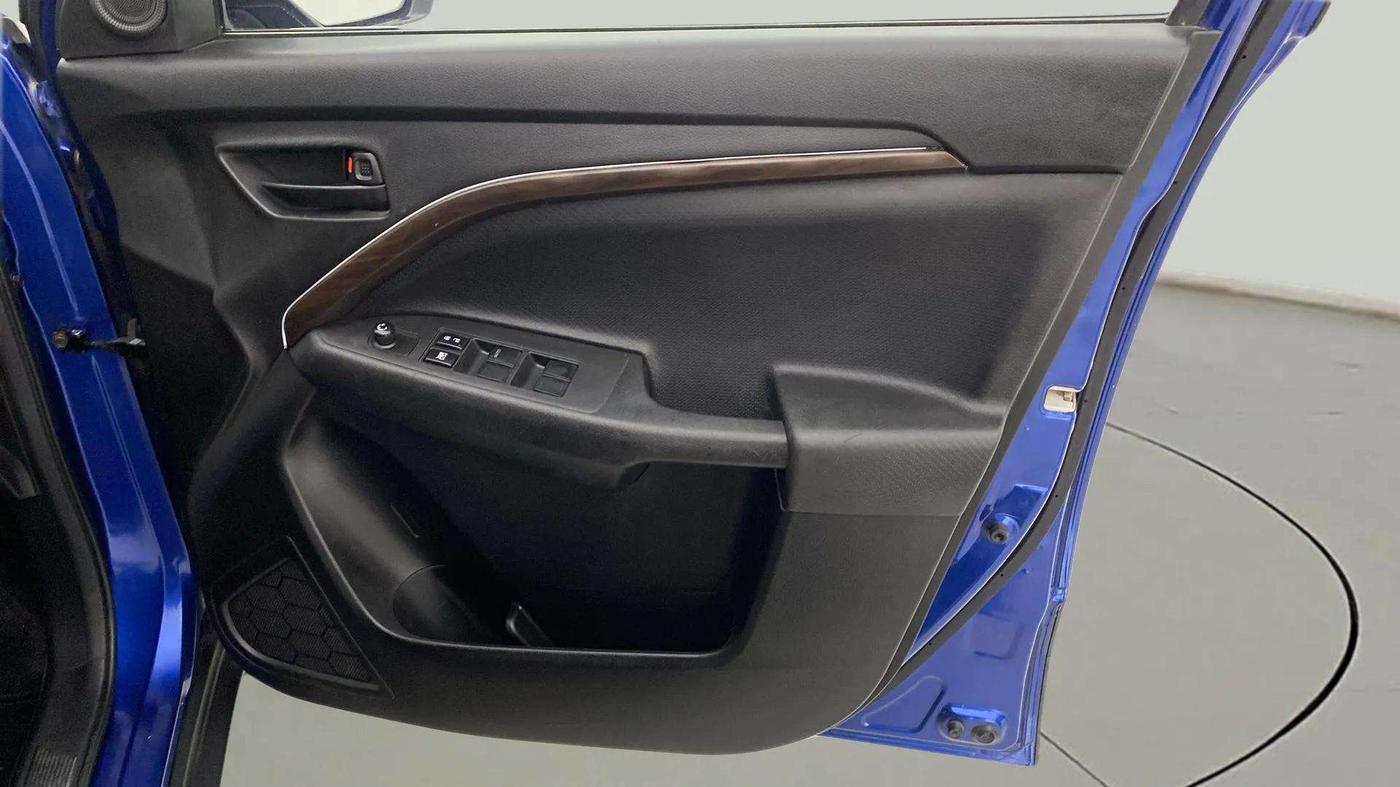 2023 Maruti BREZZA LXI SMART HYBRID, Petrol, Manual, 24,795 km, Driver Side Door Panels Control
