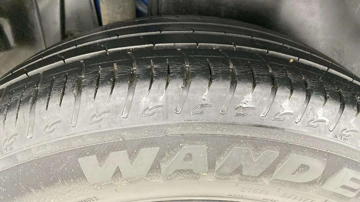 2023 Maruti BREZZA LXI SMART HYBRID, Petrol, Manual, 24,795 km, Right Rear Tyre Tread