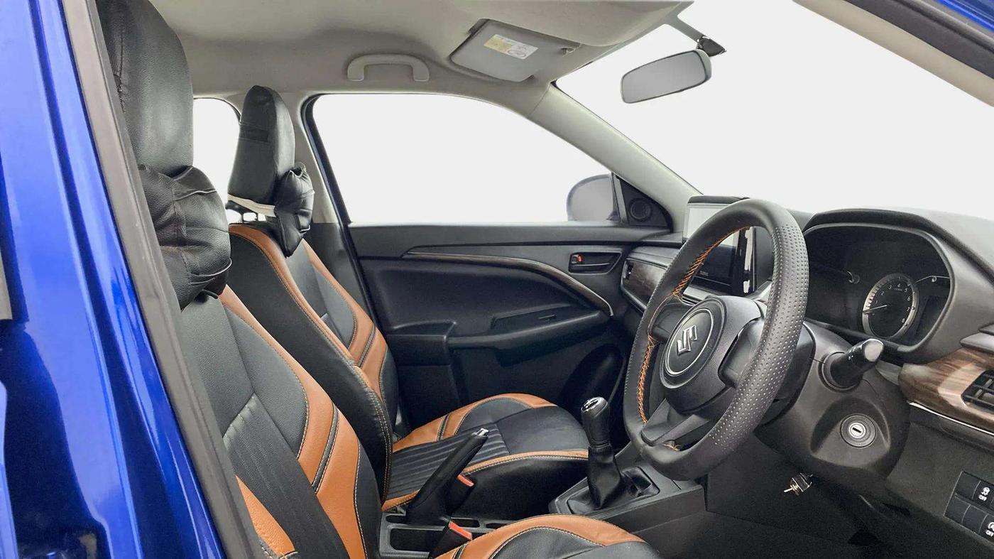 2023 Maruti BREZZA LXI SMART HYBRID, Petrol, Manual, 24,795 km, Right Side Front Door Cabin