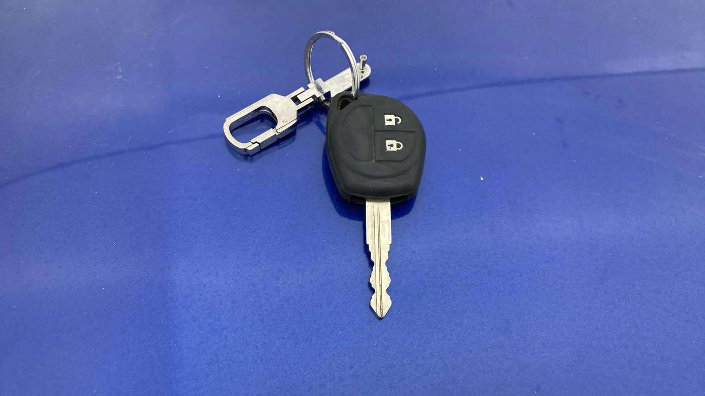 2023 Maruti BREZZA LXI SMART HYBRID, Petrol, Manual, 24,795 km, Key Close Up