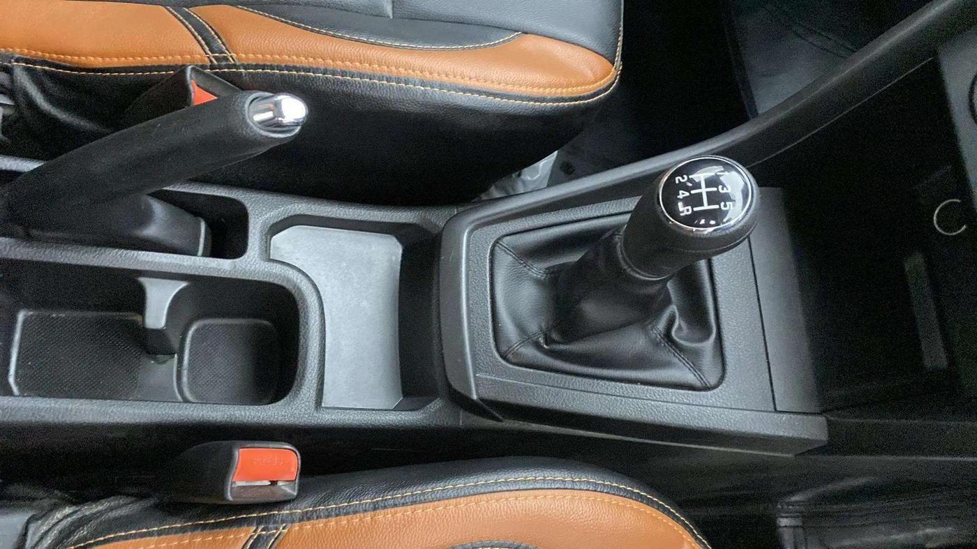 2023 Maruti BREZZA LXI SMART HYBRID, Petrol, Manual, 24,795 km, Gear Lever