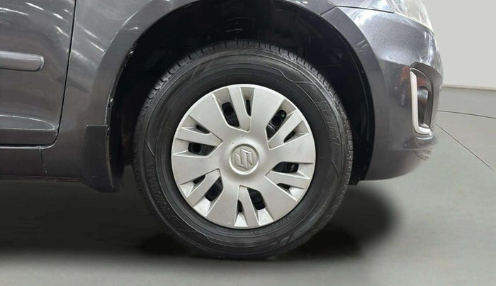 2015 Maruti Swift VXI, Petrol, Manual, 42,348 km, Right Front Wheel