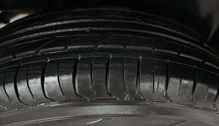 2015 Maruti Swift VXI, Petrol, Manual, 42,348 km, Right Rear Tyre Tread