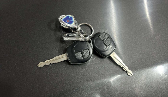 2015 Maruti Swift VXI, Petrol, Manual, 42,348 km, Key Close Up