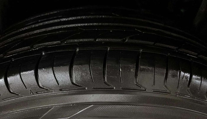 2015 Maruti Swift VXI, Petrol, Manual, 42,348 km, Left Rear Tyre Tread