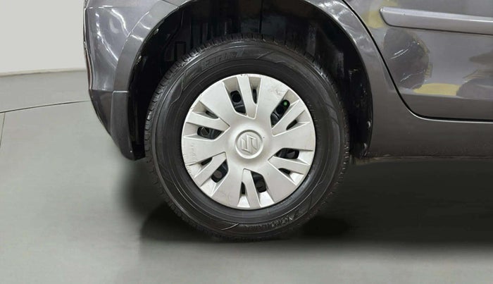 2015 Maruti Swift VXI, Petrol, Manual, 42,348 km, Right Rear Wheel
