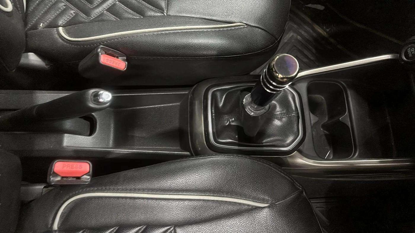 2017 Maruti IGNIS ALPHA 1.2, Petrol, Manual, 49,622 km, Gear Lever