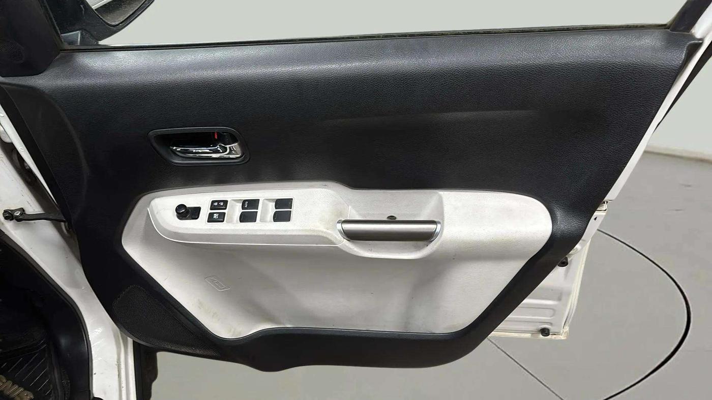 2017 Maruti IGNIS ALPHA 1.2, Petrol, Manual, 49,622 km, Driver Side Door Panels Control