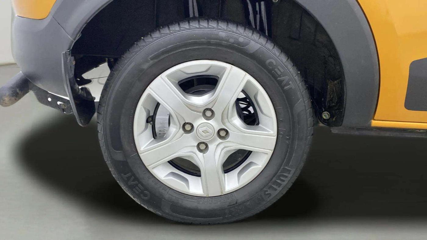2019 Renault TRIBER RXZ, Petrol, Manual, 19,448 km, Right Rear Wheel