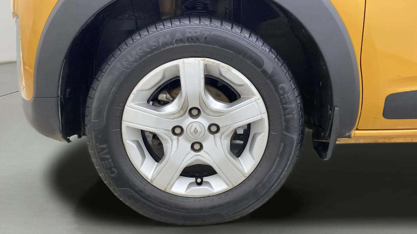 2019 Renault TRIBER RXZ, Petrol, Manual, 19,448 km, Left Front Wheel