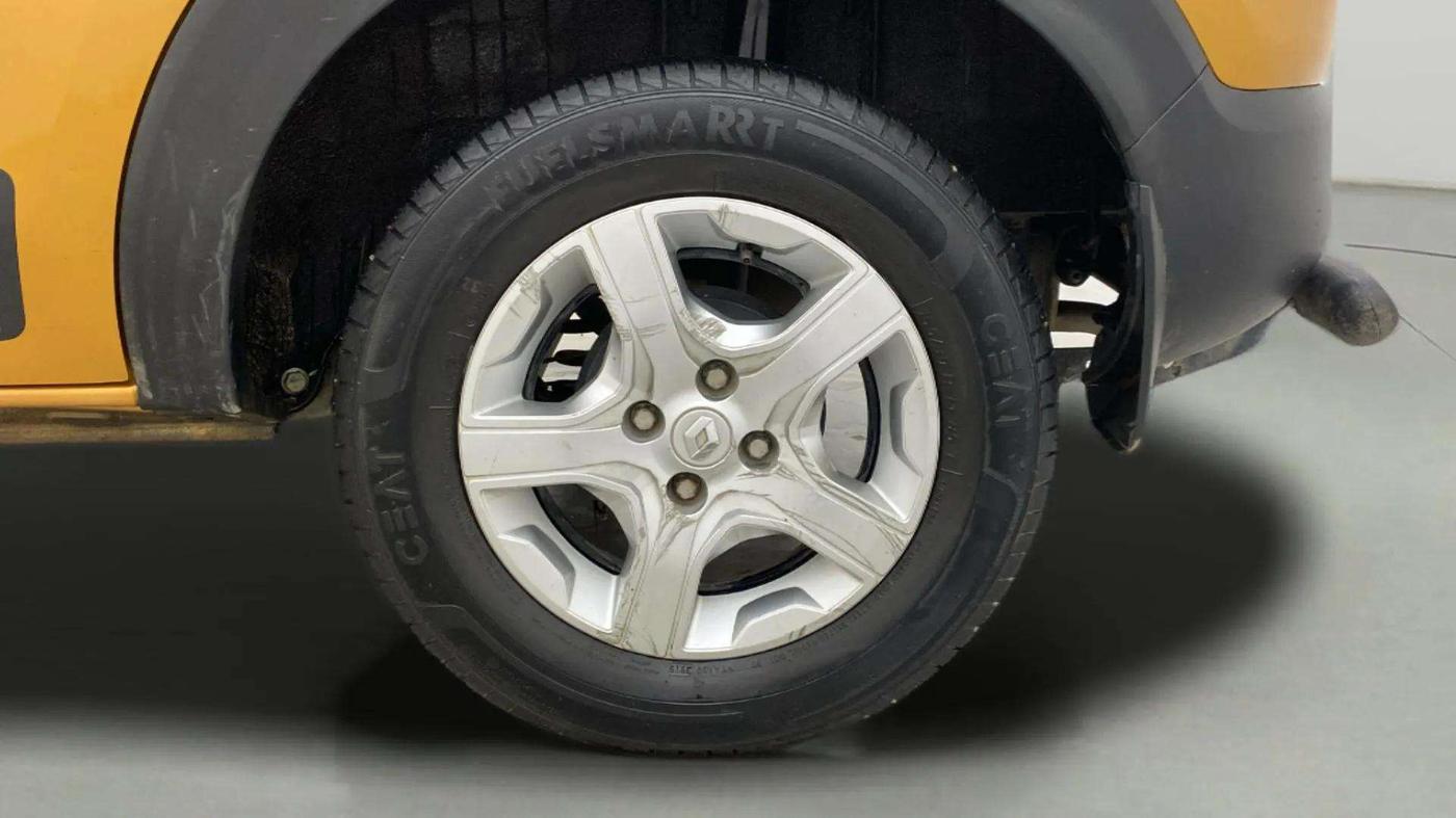 2019 Renault TRIBER RXZ, Petrol, Manual, 19,448 km, Left Rear Wheel
