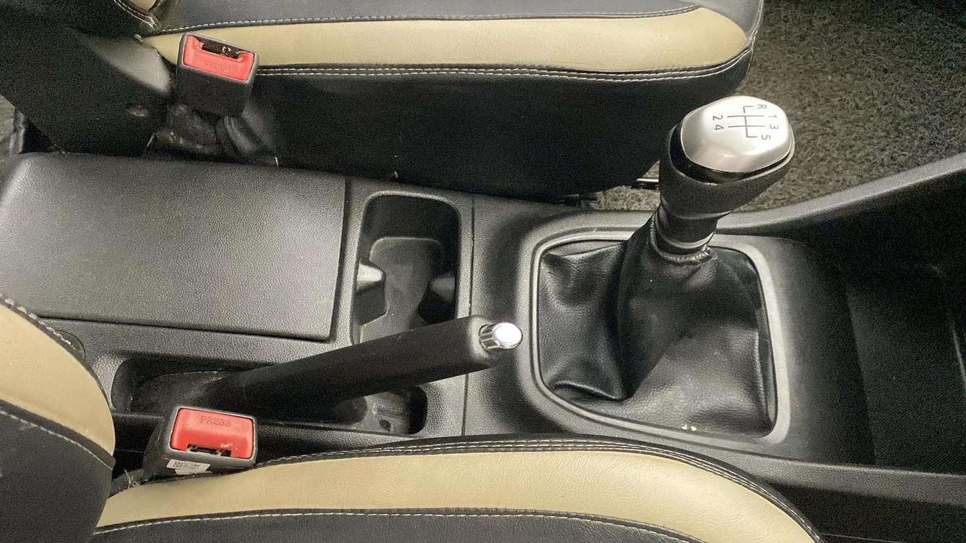 2019 Renault TRIBER RXZ, Petrol, Manual, 19,448 km, Gear Lever