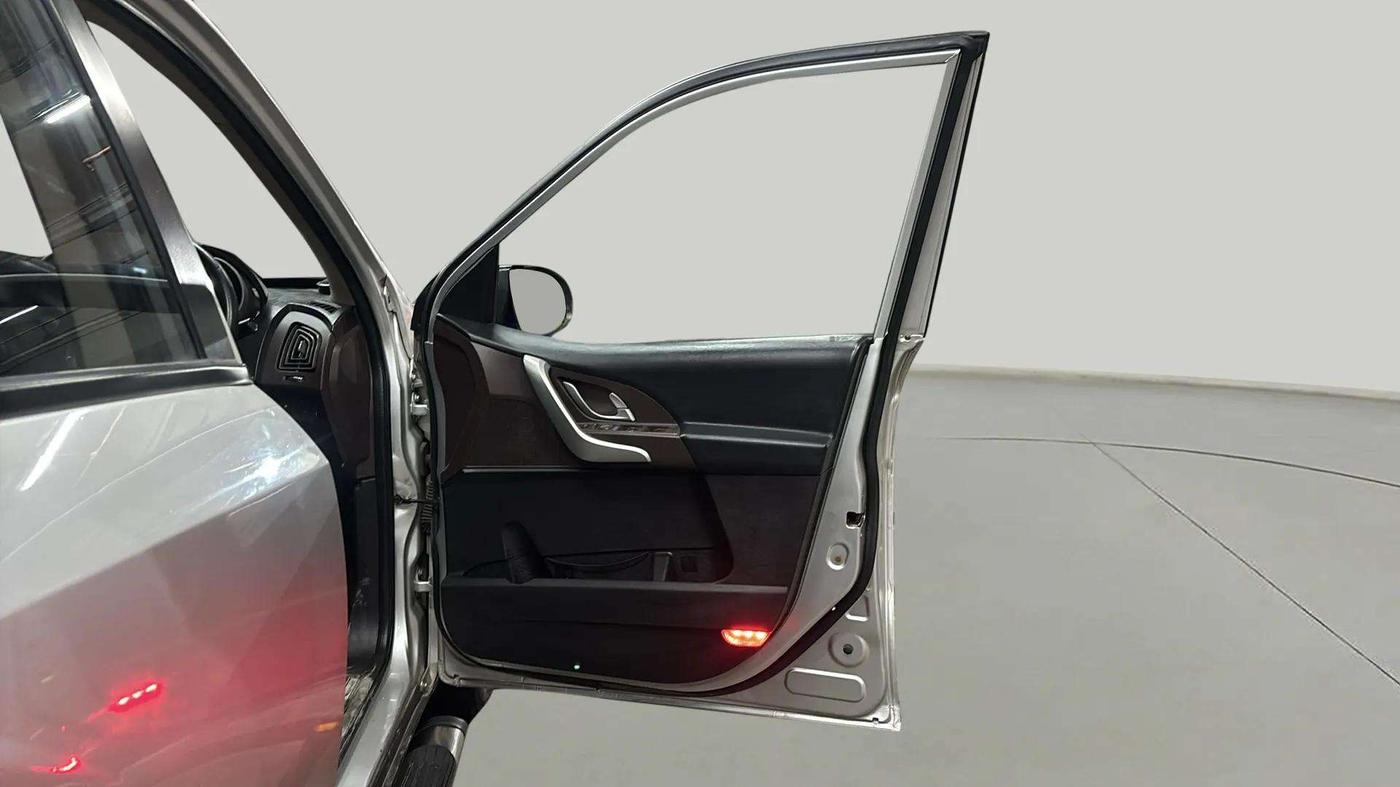 2015 Mahindra XUV500 W6, Diesel, Manual, 41,456 km, RHS Front Door