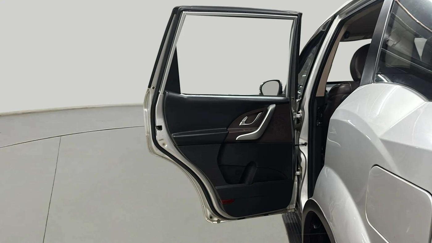 2015 Mahindra XUV500 W6, Diesel, Manual, 41,456 km, LHS Rear Door