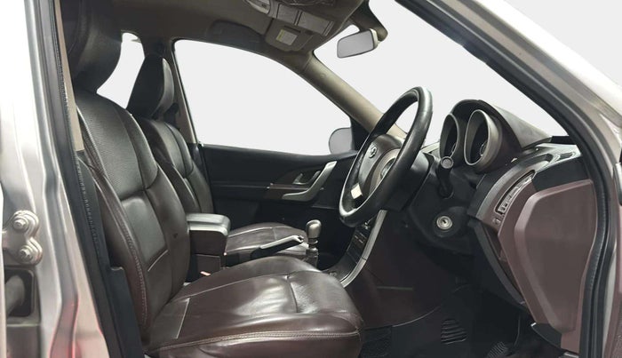 2015 Mahindra XUV500 W6, Diesel, Manual, 41,277 km, Right Side Front Door Cabin