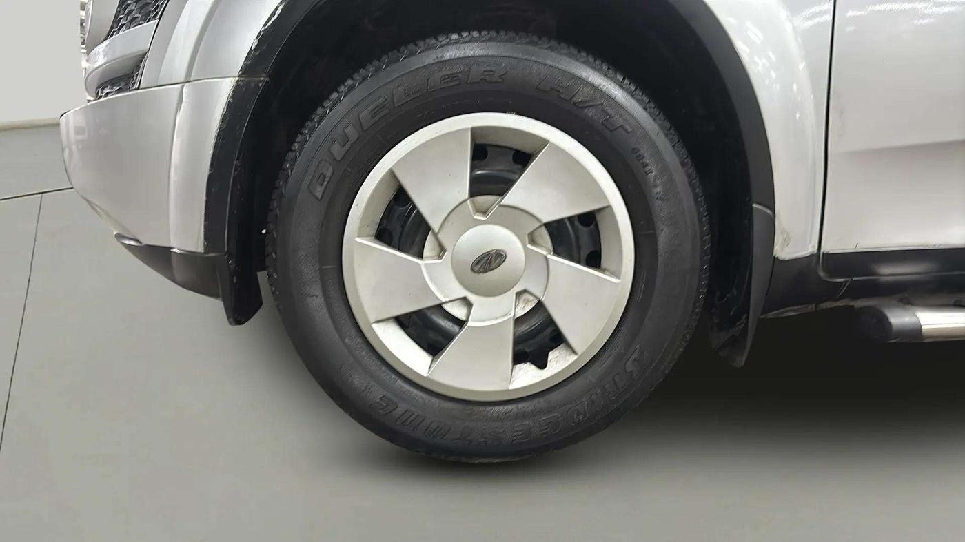 2015 Mahindra XUV500 W6, Diesel, Manual, 41,456 km, Left Front Wheel