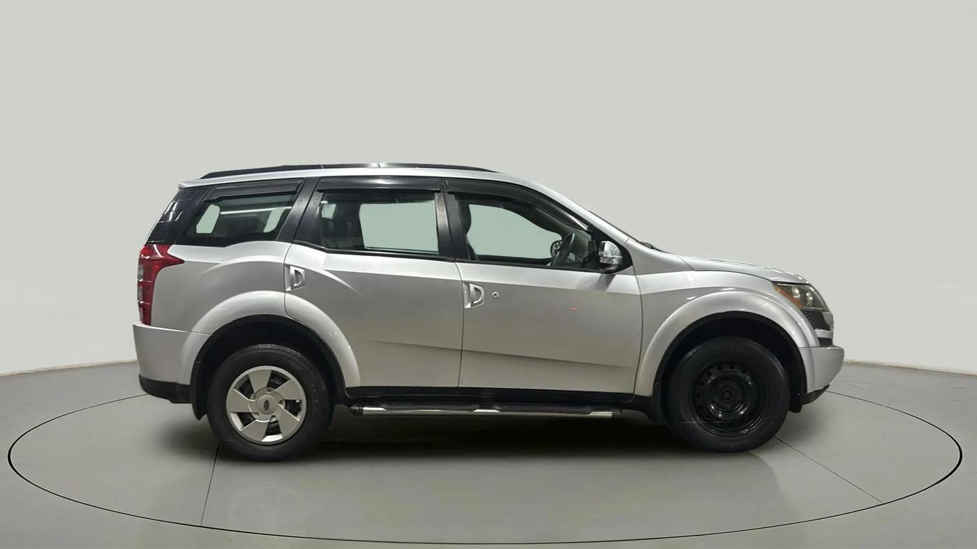 2015 Mahindra XUV500 W6, Diesel, Manual, 41,456 km, Right Side View