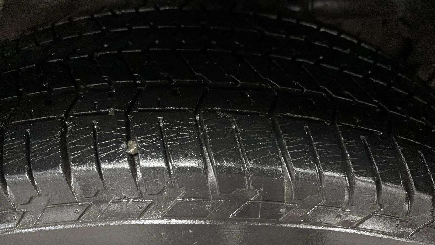 2015 Mahindra XUV500 W6, Diesel, Manual, 41,456 km, Left Rear Tyre Tread