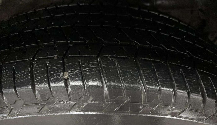 2015 Mahindra XUV500 W6, Diesel, Manual, 41,277 km, Left Rear Tyre Tread