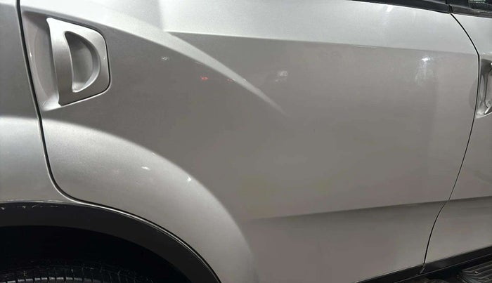 2015 Mahindra XUV500 W6, Diesel, Manual, 41,277 km, Right rear door - Paint minor damage