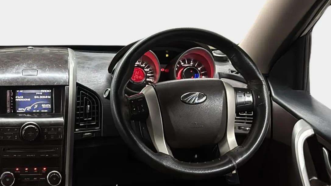 2015 Mahindra XUV500 W6, Diesel, Manual, 41,456 km, Steering Wheel Close Up