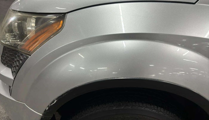 2015 Mahindra XUV500 W6, Diesel, Manual, 41,277 km, Left fender - Cladding has minor damage