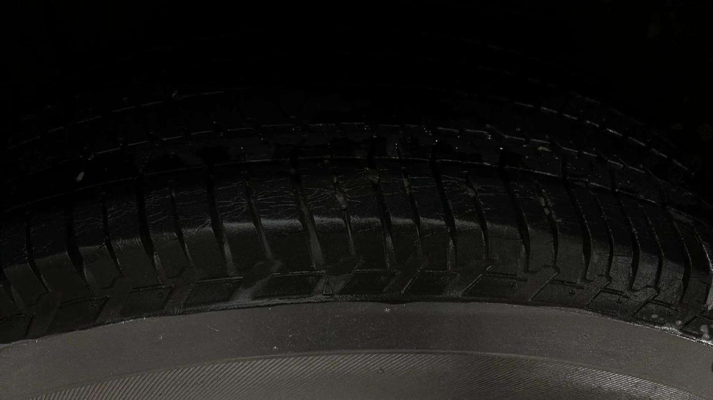 2015 Mahindra XUV500 W6, Diesel, Manual, 41,456 km, Right Rear Tyre Tread
