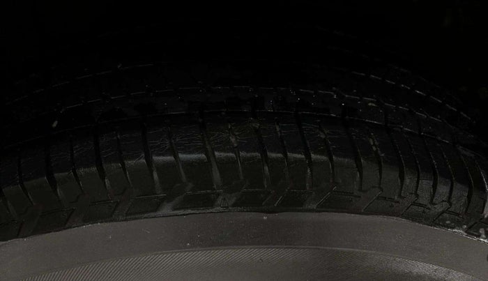 2015 Mahindra XUV500 W6, Diesel, Manual, 41,277 km, Right Rear Tyre Tread