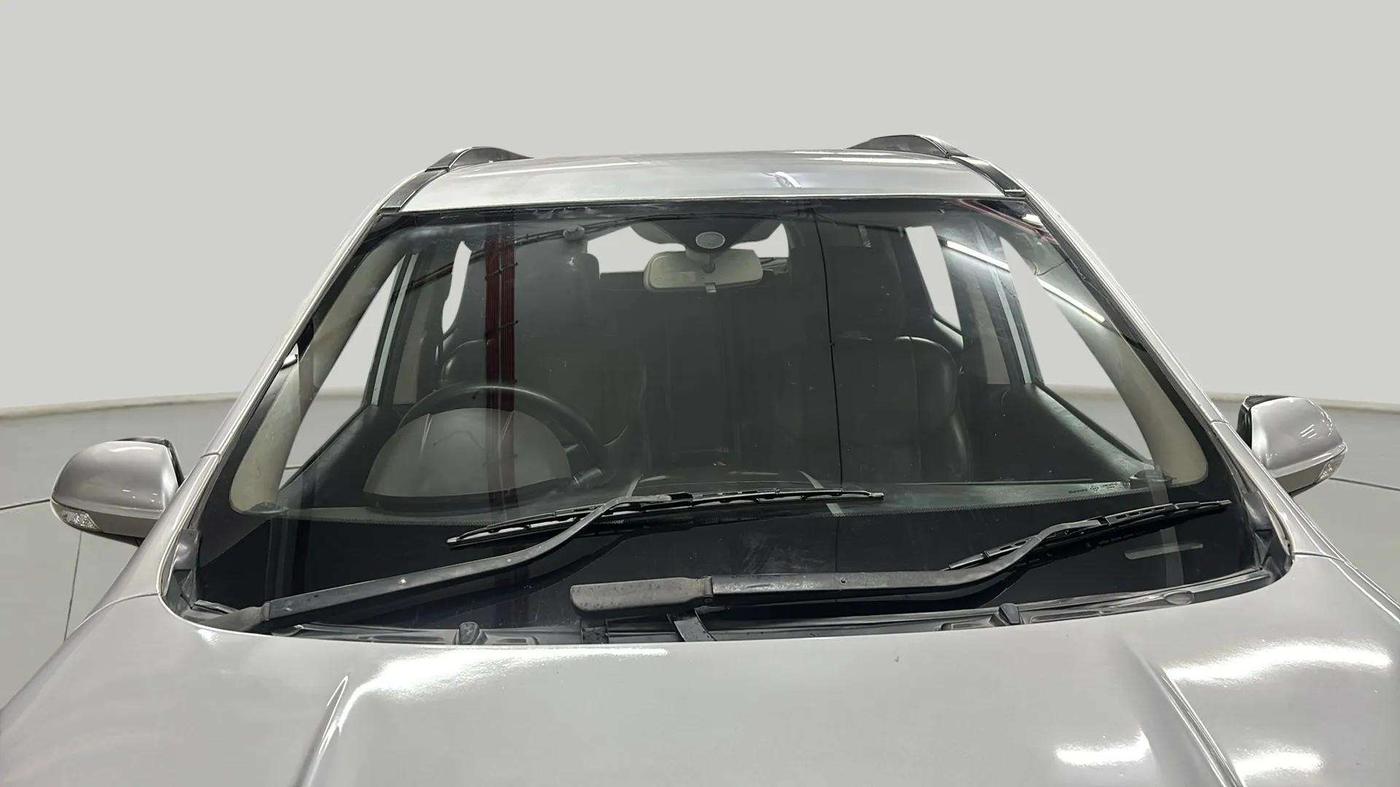2015 Mahindra XUV500 W6, Diesel, Manual, 41,456 km, Front Windshield