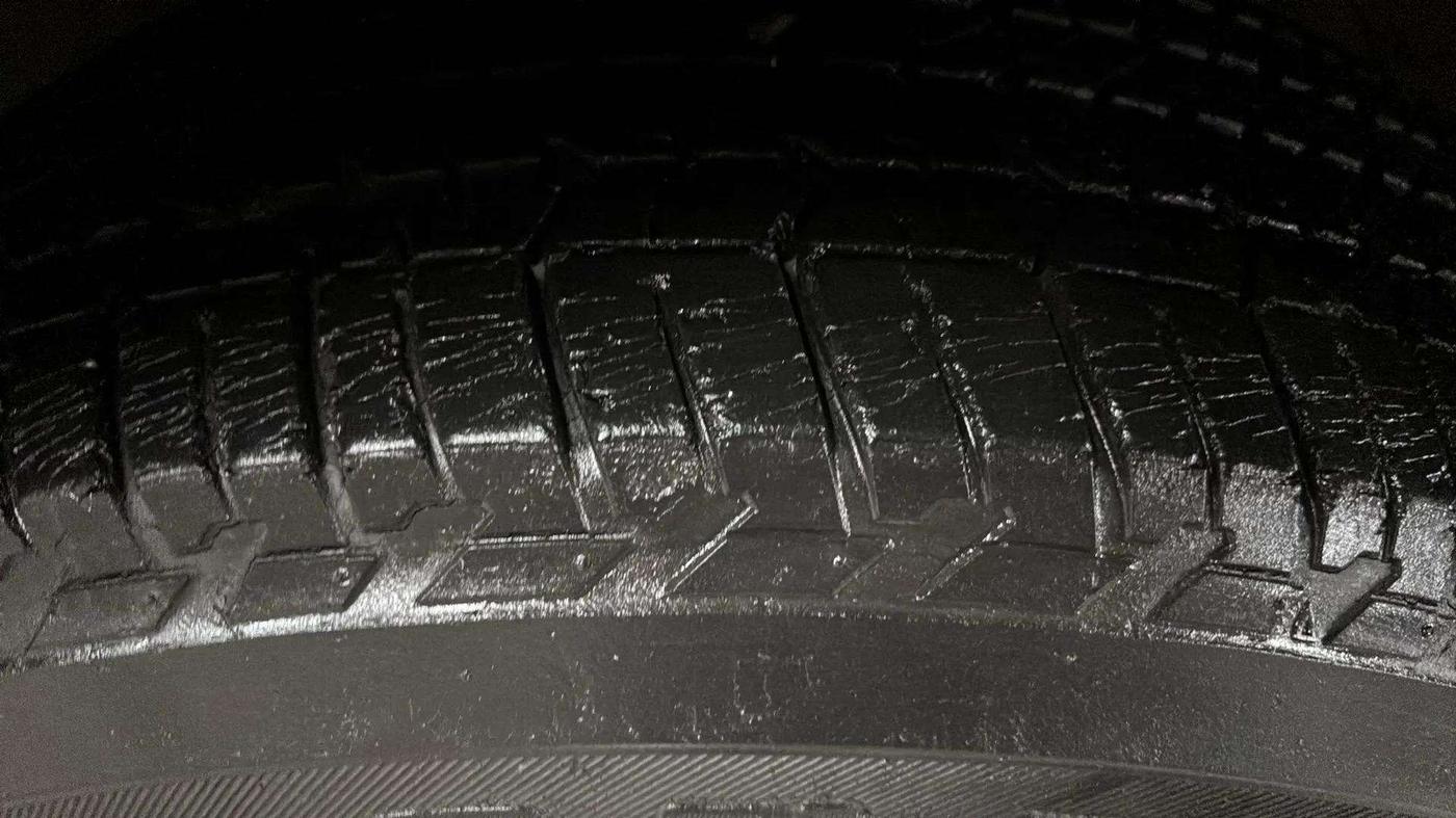 2015 Mahindra XUV500 W6, Diesel, Manual, 41,456 km, Left Front Tyre Tread