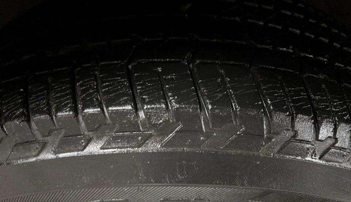 2015 Mahindra XUV500 W6, Diesel, Manual, 41,277 km, Left Front Tyre Tread