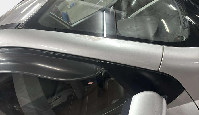 2015 Mahindra XUV500 W6, Diesel, Manual, 41,277 km, Right A pillar - Paint is slightly faded