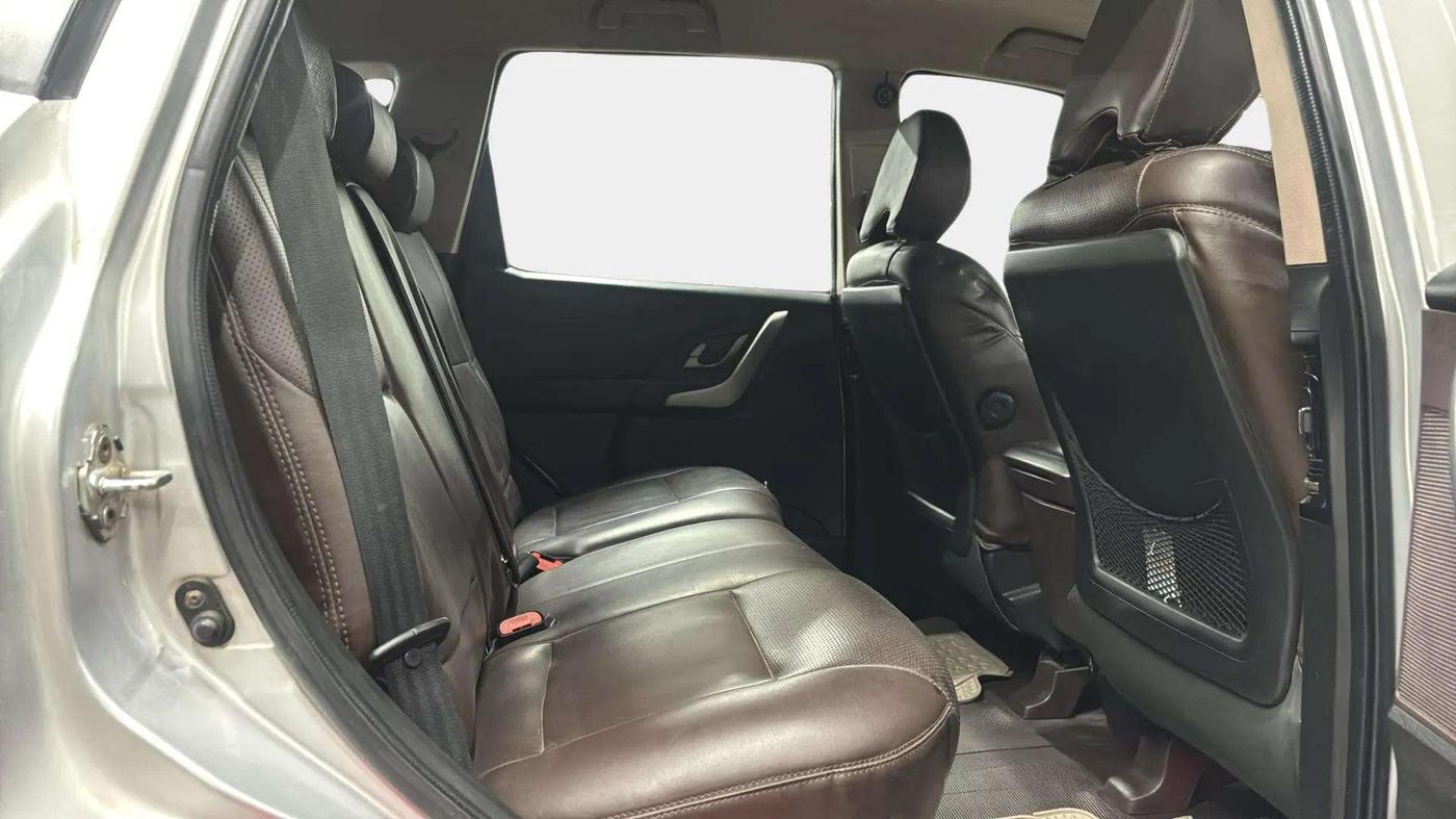 2015 Mahindra XUV500 W6, Diesel, Manual, 41,456 km, Right Side Rear Door Cabin