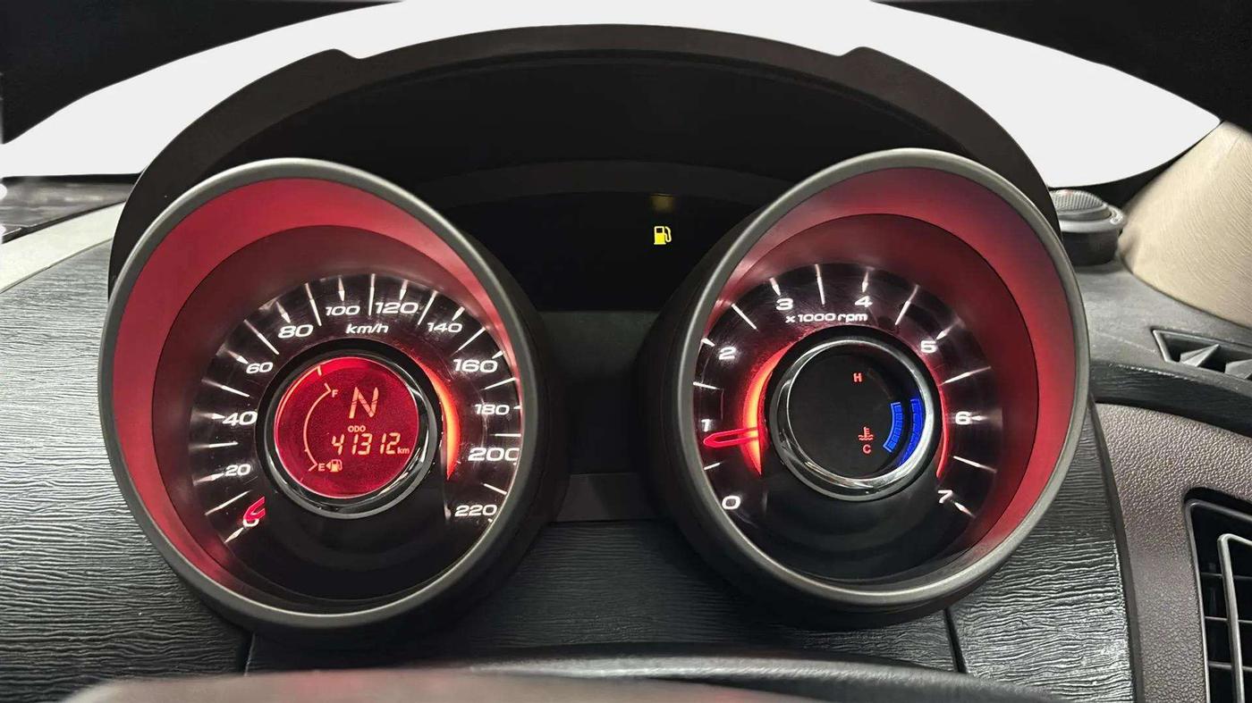 2015 Mahindra XUV500 W6, Diesel, Manual, 41,456 km, Odometer Image